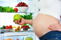 Bà bầu ăn táo xanh được không?